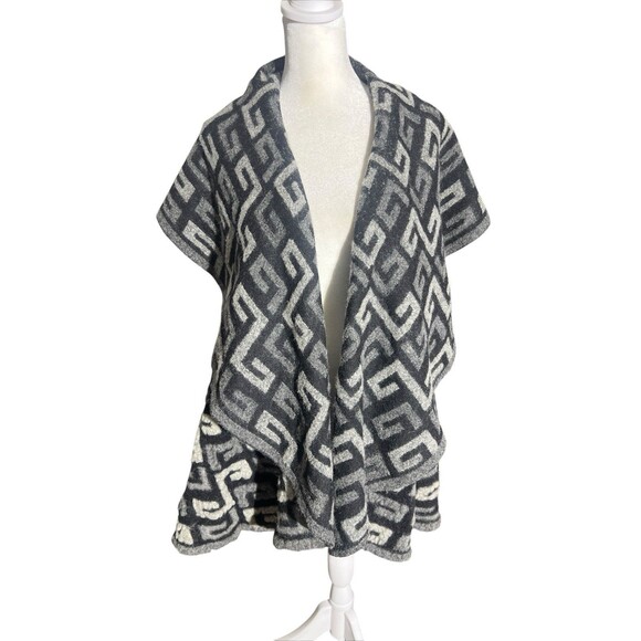 NWT Charlie B geometric jacquard Shawl poncho Charcoal Sz O/S - Picture 1 of 15